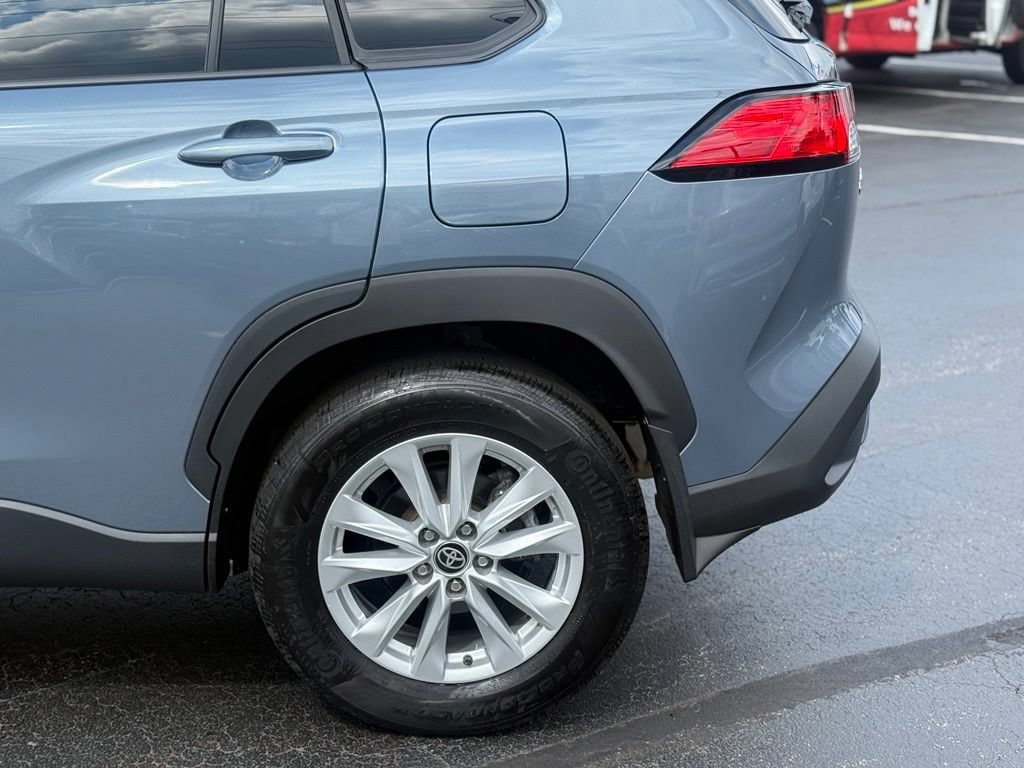 Used 2023 Toyota Corolla Cross LE AWD/4WD image 4