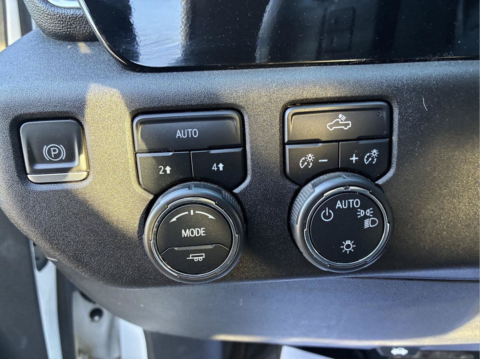 Used 2023 Chevrolet Silverado 1500 LT AWD/4WD image 18