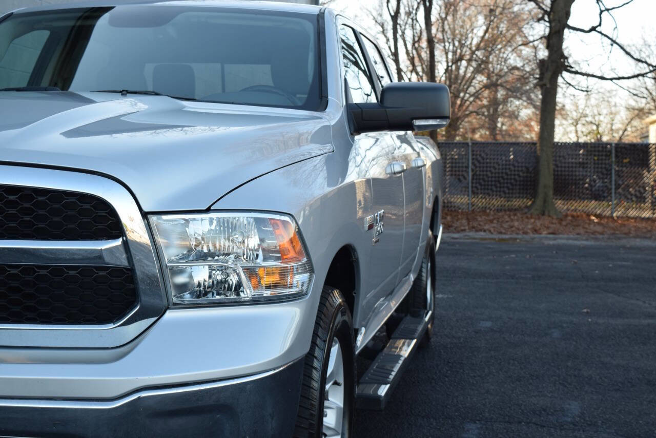 Used 2019 RAM 1500 Classic SLT w/ Luxury Group image 7