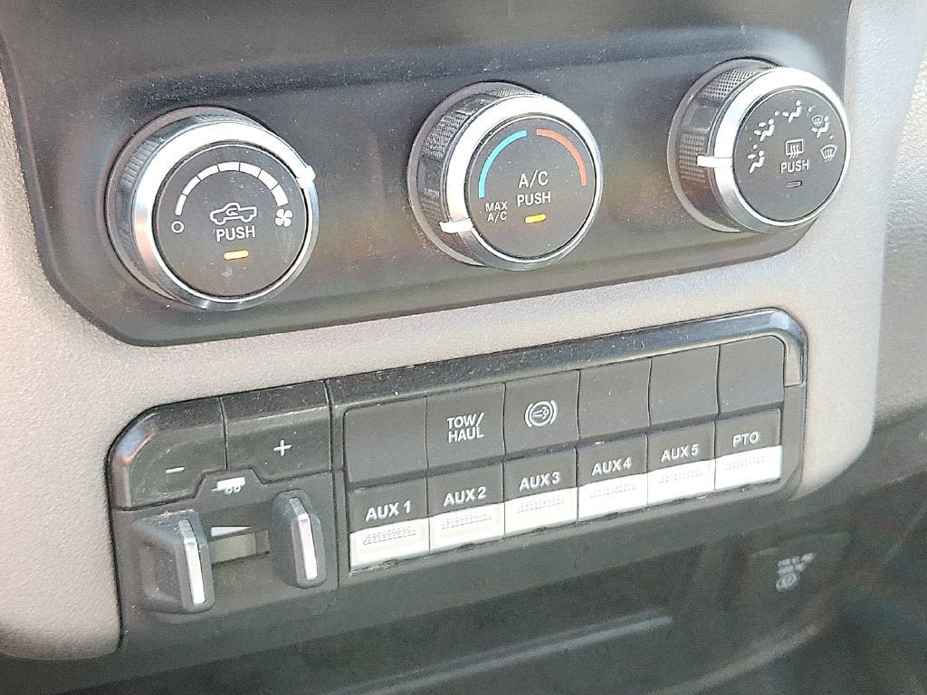 Used 2024 RAM 5500 Tradesman w/ Chrome Appearance Group AWD/4WD image 26