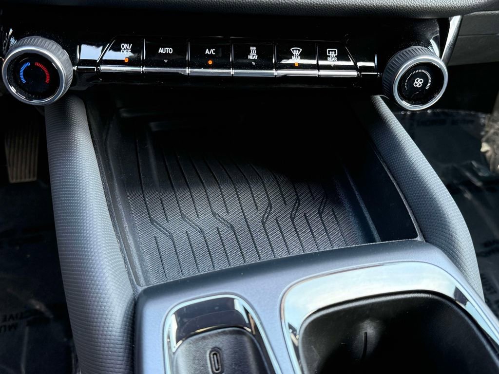 Used 2024 Chevrolet Equinox EV RS image 25