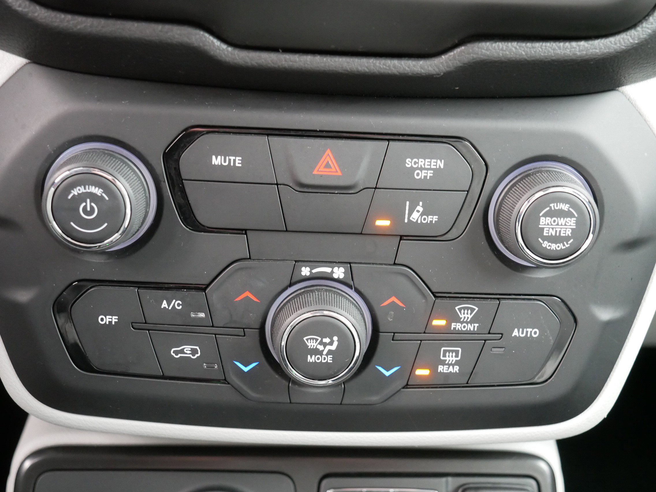 Certified 2022 Jeep Renegade Latitude w/ Convenience Group image 23