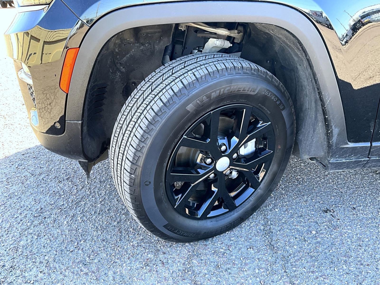 Used 2024 Jeep Grand Cherokee Limited w/ Luxury Tech Group II image 23