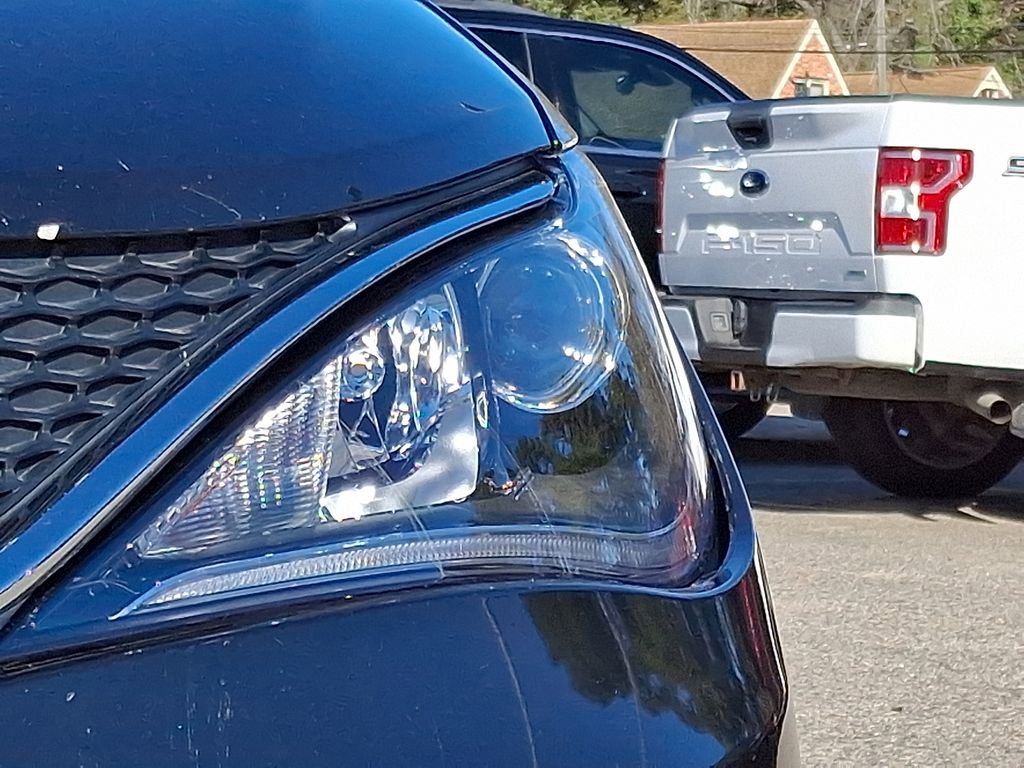 Used 2017 Chrysler Pacifica Limited image 9