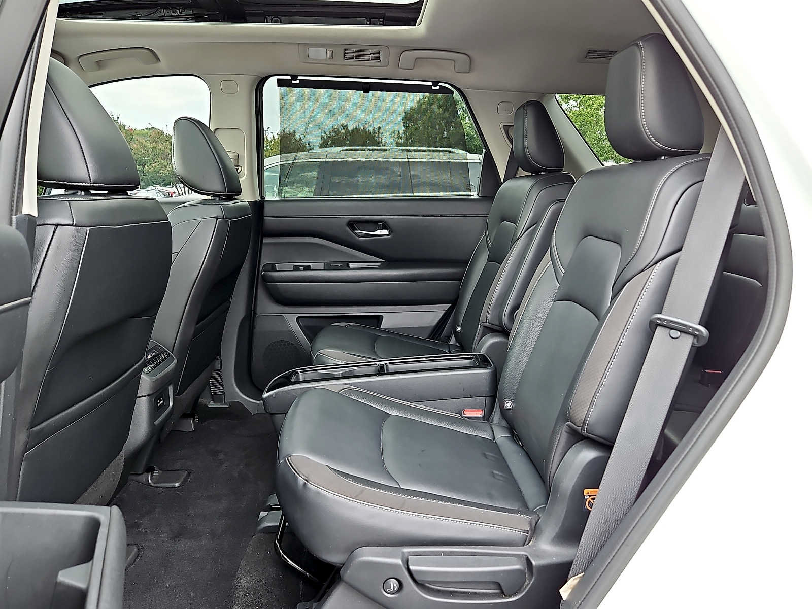 Used 2022 Nissan Pathfinder SL w/ SL Premium Package FWD image 10