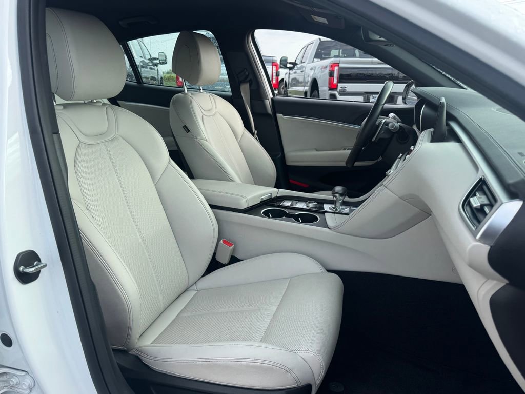 Used 2025 Genesis G70 2.5T RWD image 10