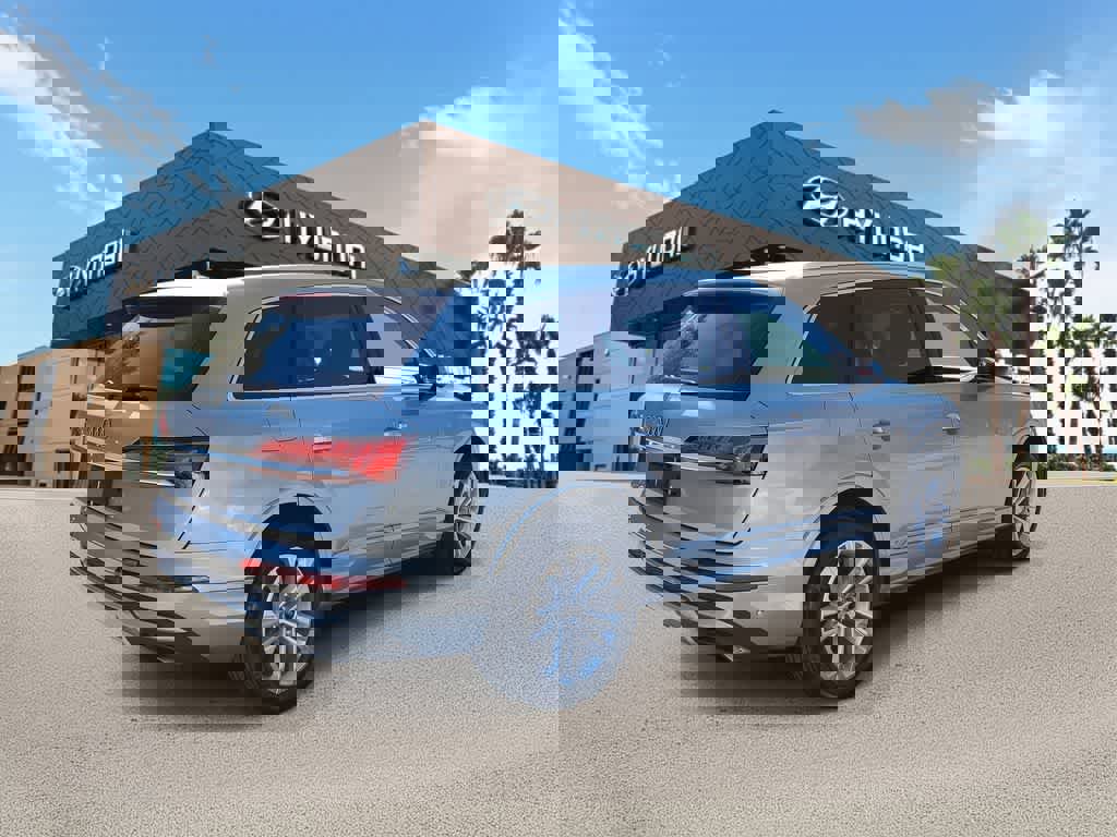 Used 2025 Audi Q7 Premium Plus image 3