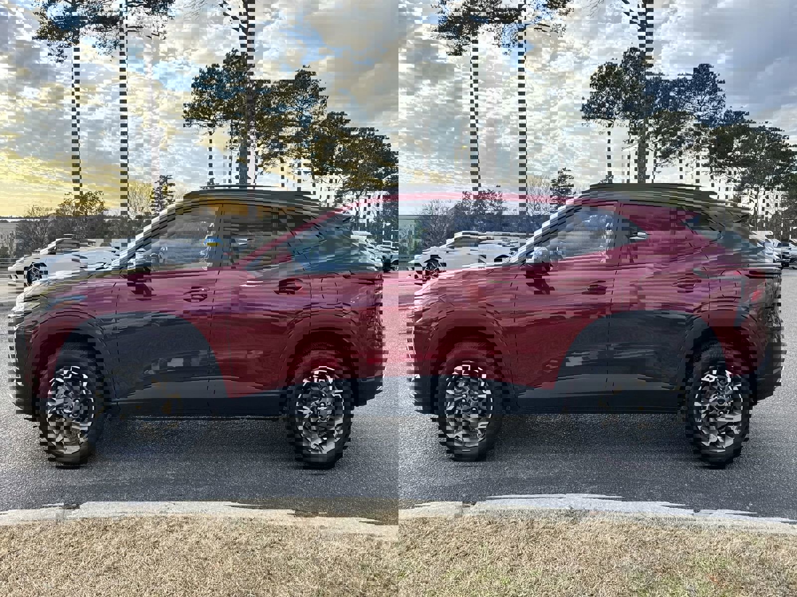 Used 2025 Chevrolet Trax LT w/ LT Convenience Package image 7