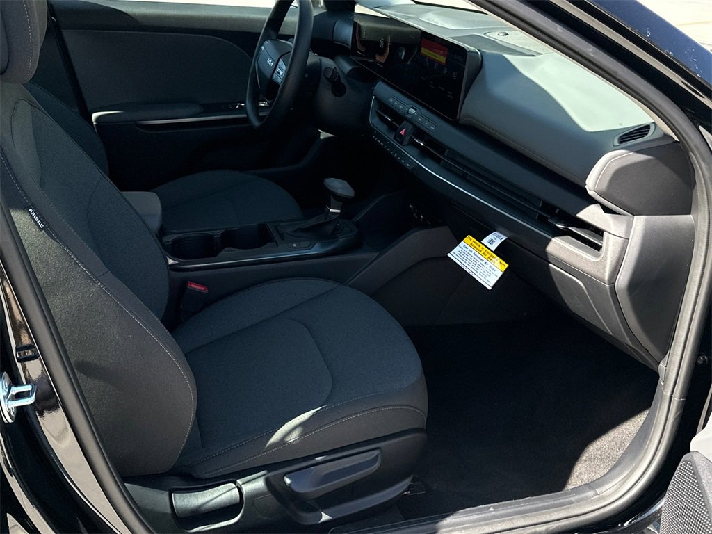 New 2025 Kia K4 LX image 6