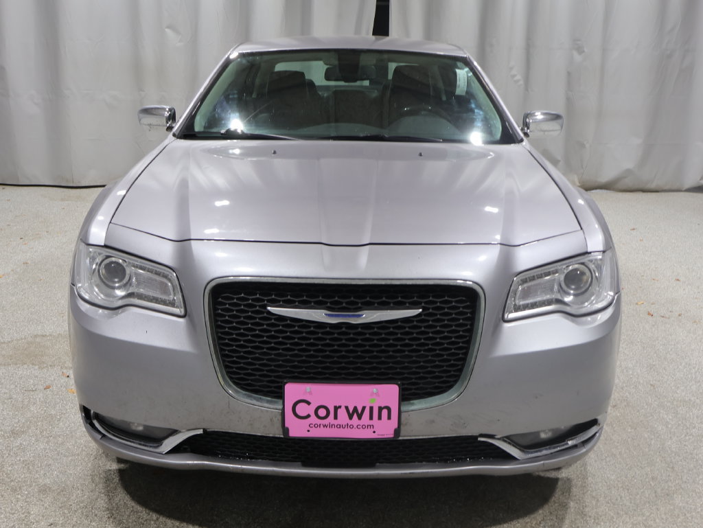 Used 2018 Chrysler 300 Limited AWD/4WD image 8