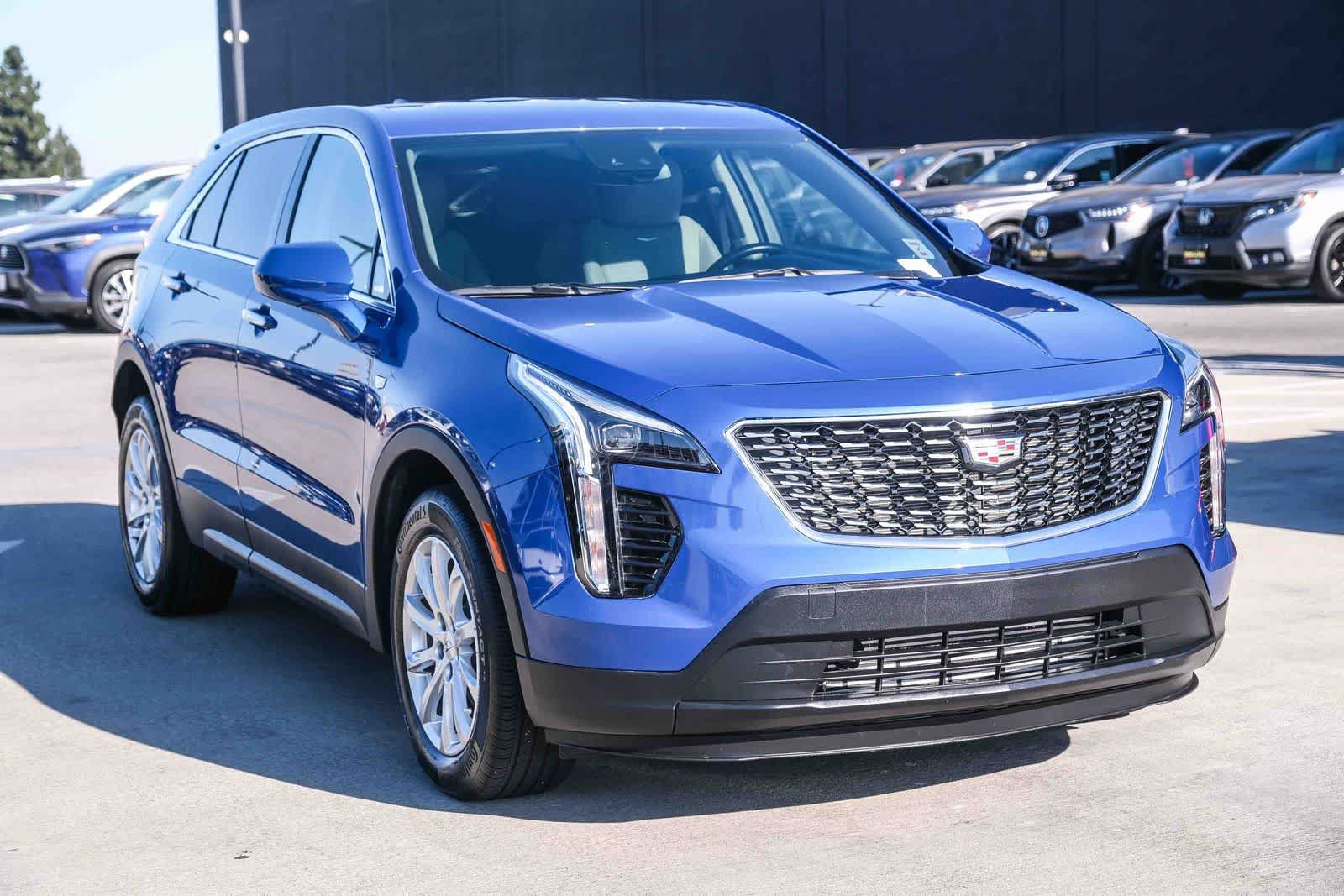 Used 2023 Cadillac XT4 Luxury w/ Driver Awareness Package FWD image 3