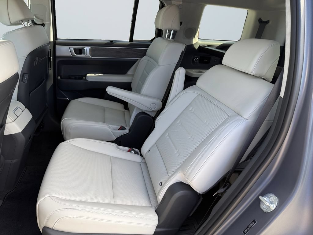 Used 2025 Hyundai Santa Fe Calligraphy AWD/4WD image 13