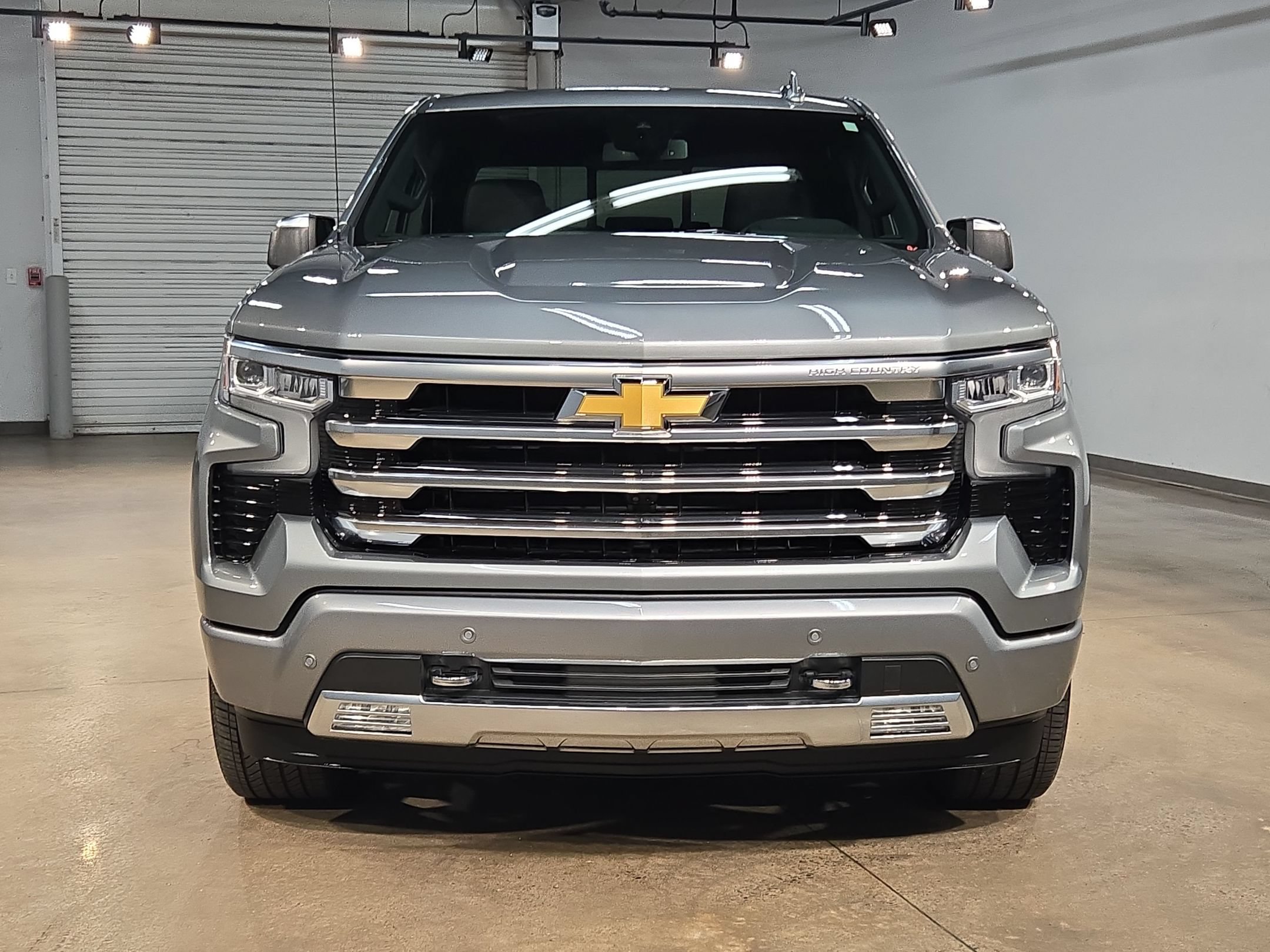 Used 2024 Chevrolet Silverado 1500 High Country w/ High Country Premium Package AWD/4WD image 2
