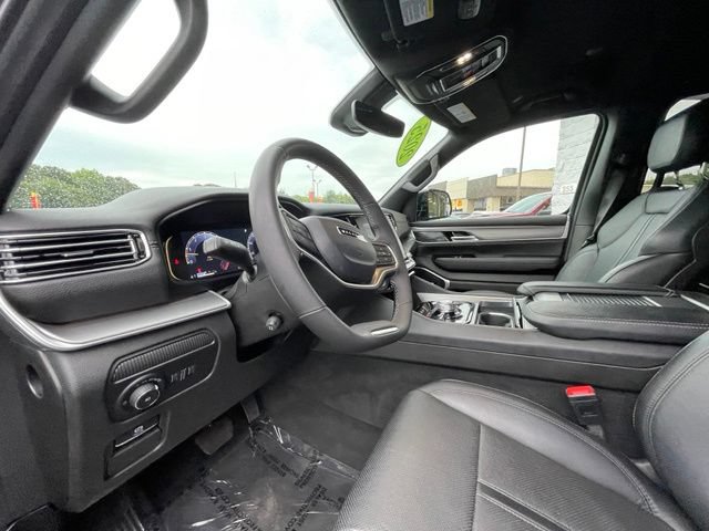 Used 2025 Jeep Wagoneer Series II AWD/4WD image 11