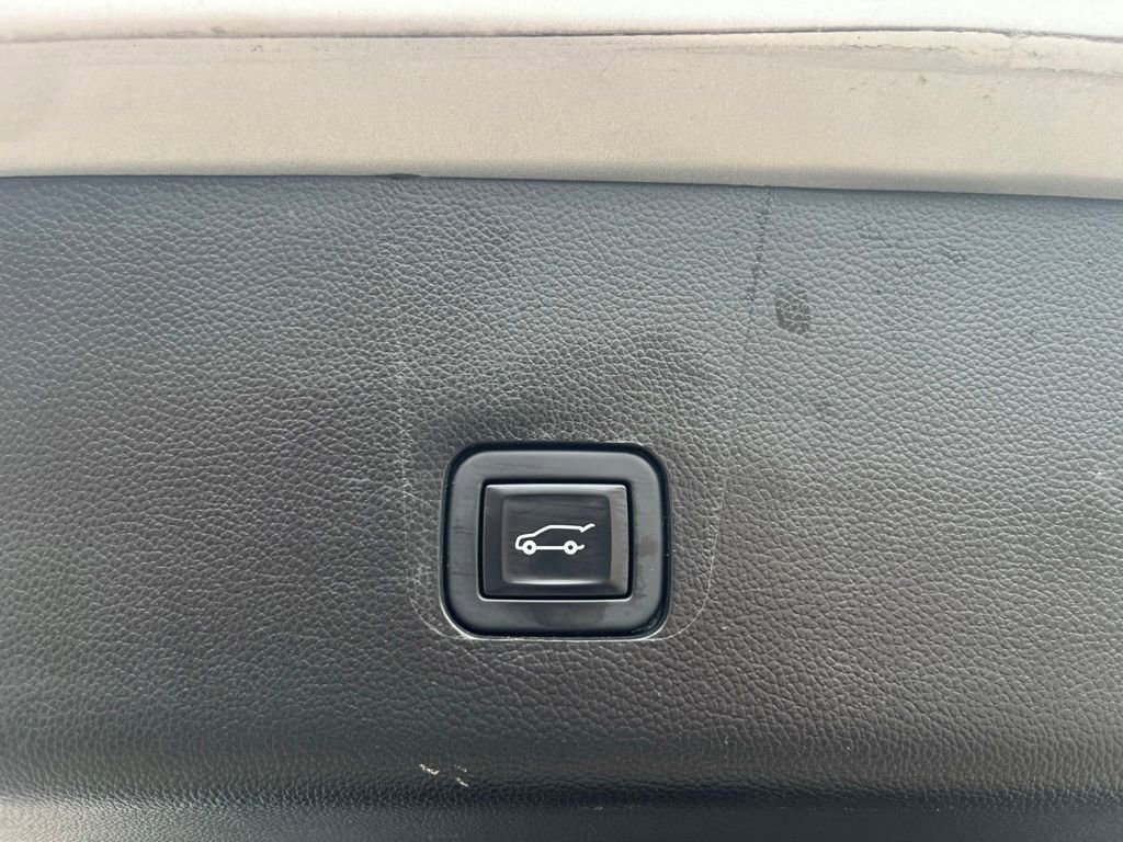 Used 2020 Chevrolet Traverse Premier w/ Redline Edition image 14