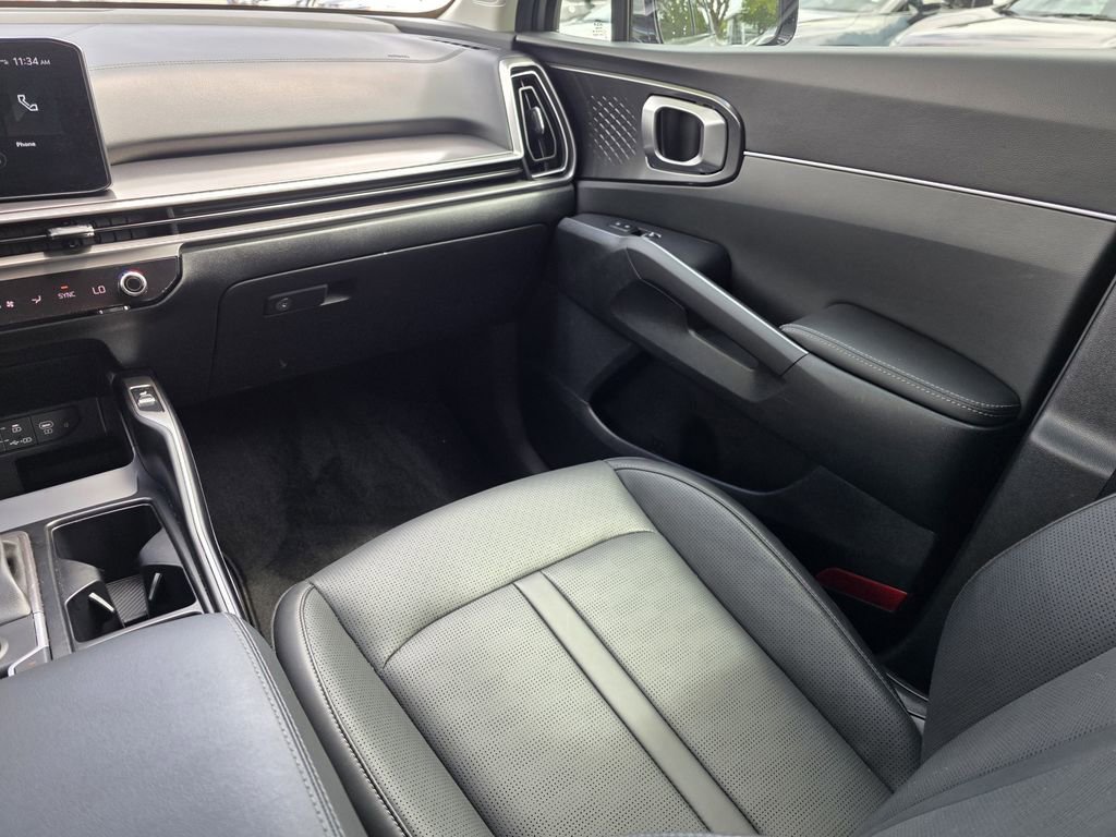 Used 2025 Kia Sorento S w/ Panoramic Sunroof Package image 14