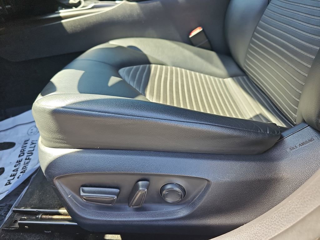 Used 2022 Toyota Camry SE FWD image 32