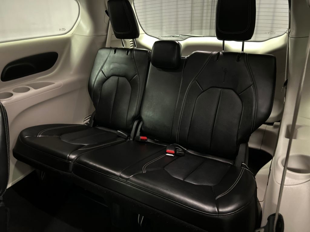 Used 2024 Chrysler Pacifica Touring-L FWD image 24
