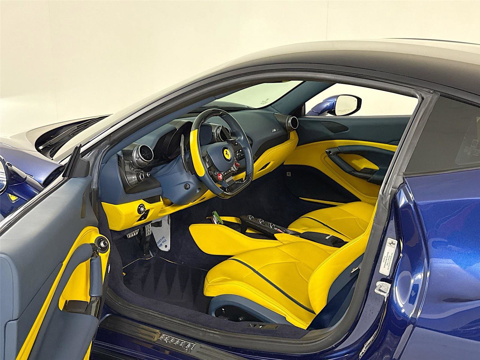 Used 2022 Ferrari F8 Tributo image 13