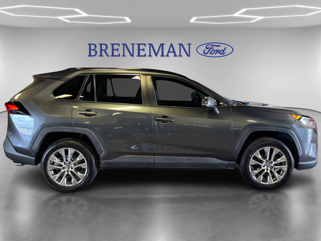 Used 2019 Toyota RAV4 XLE Premium FWD image 5