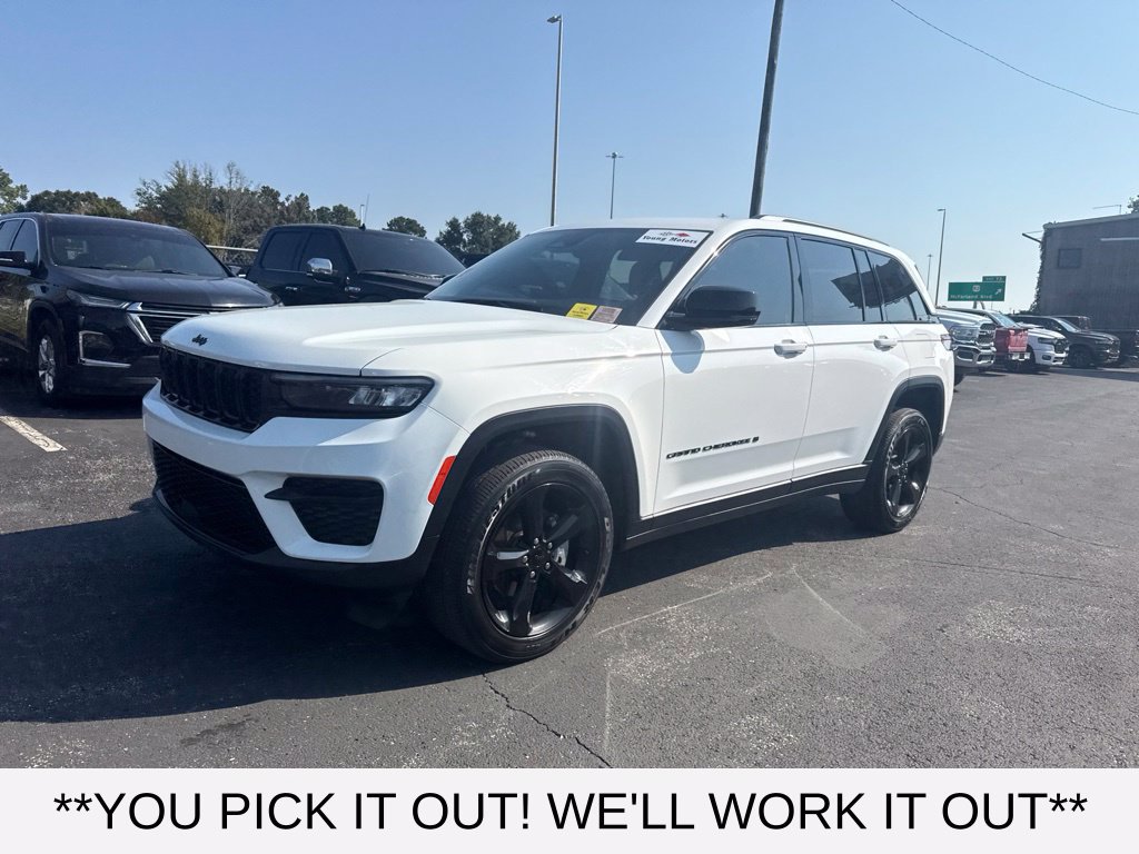 Used 2023 Jeep Grand Cherokee Altitude AWD/4WD image 8