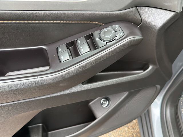 Used 2020 Chevrolet Traverse LT w/ Driver Confidence II Package AWD/4WD image 14