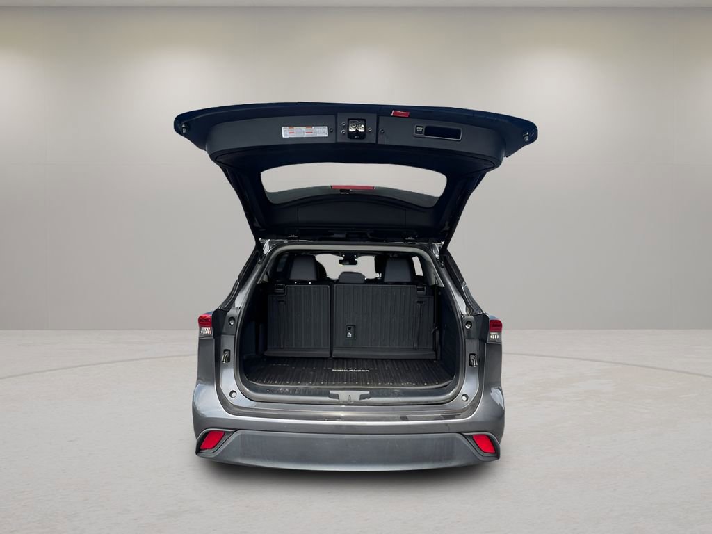 Used 2022 Toyota Highlander XLE image 24