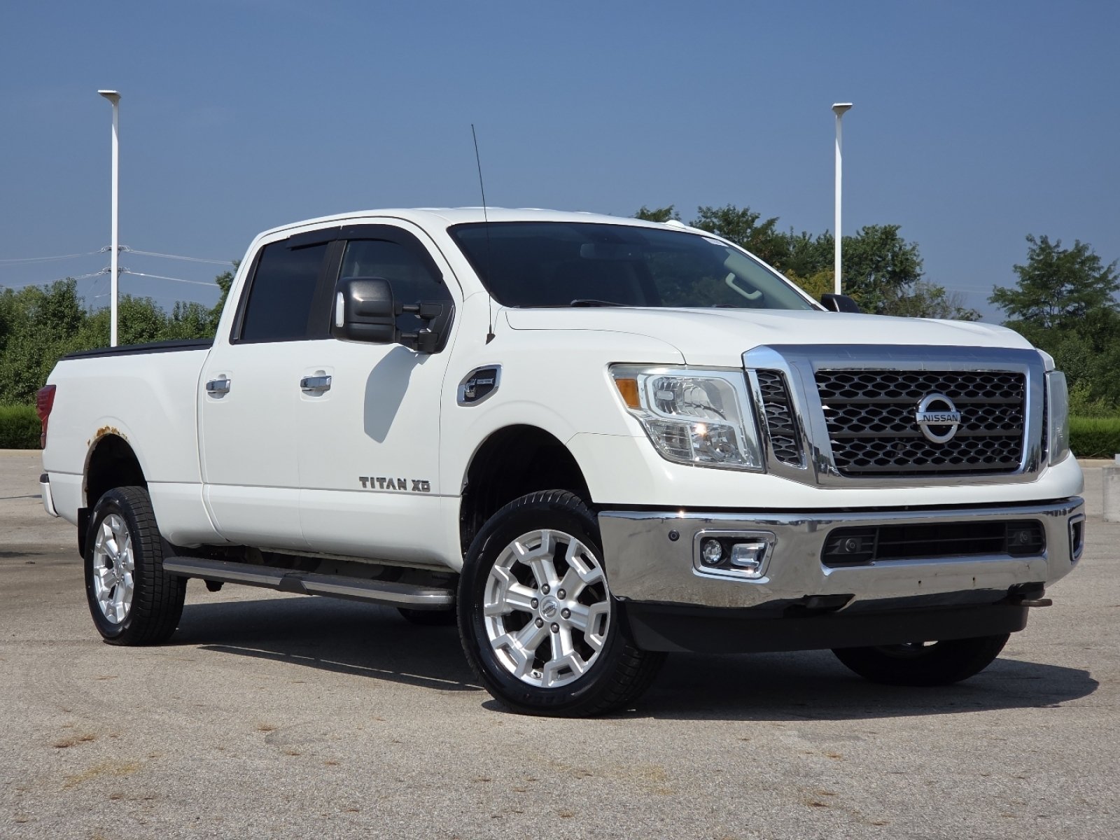 Used 2017 Nissan Titan SV AWD/4WD image 2