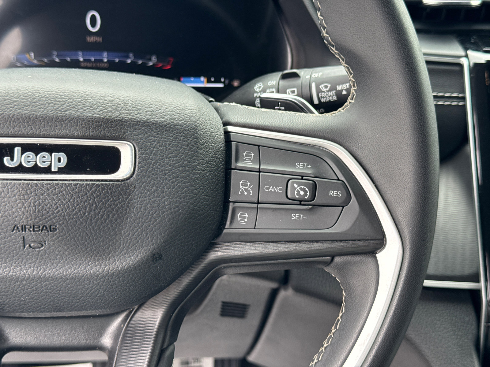 Used 2024 Jeep Grand Cherokee Laredo image 24