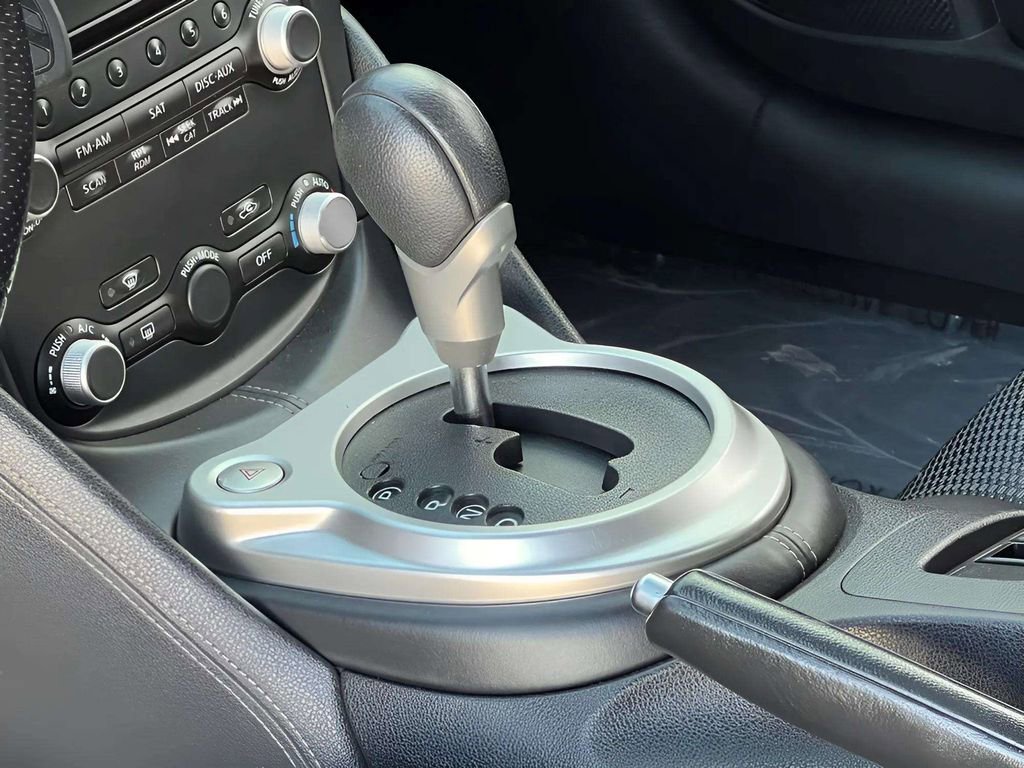 Used 2018 Nissan 370Z Coupe RWD image 25