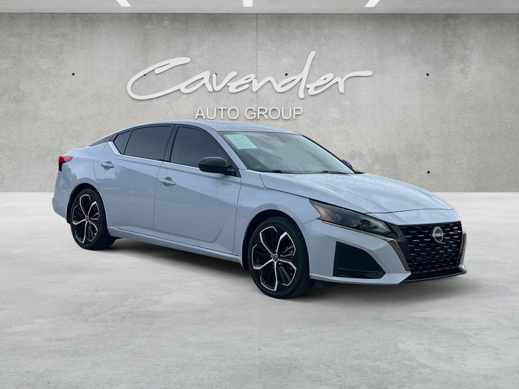 Certified 2024 Nissan Altima 2.5 SR w/ SR Premium Package FWD image 2