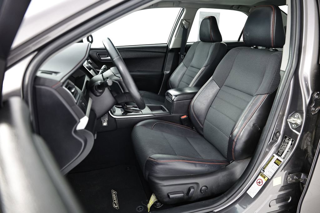 Used 2016 Toyota Camry SE w/ Moonroof Package image 20