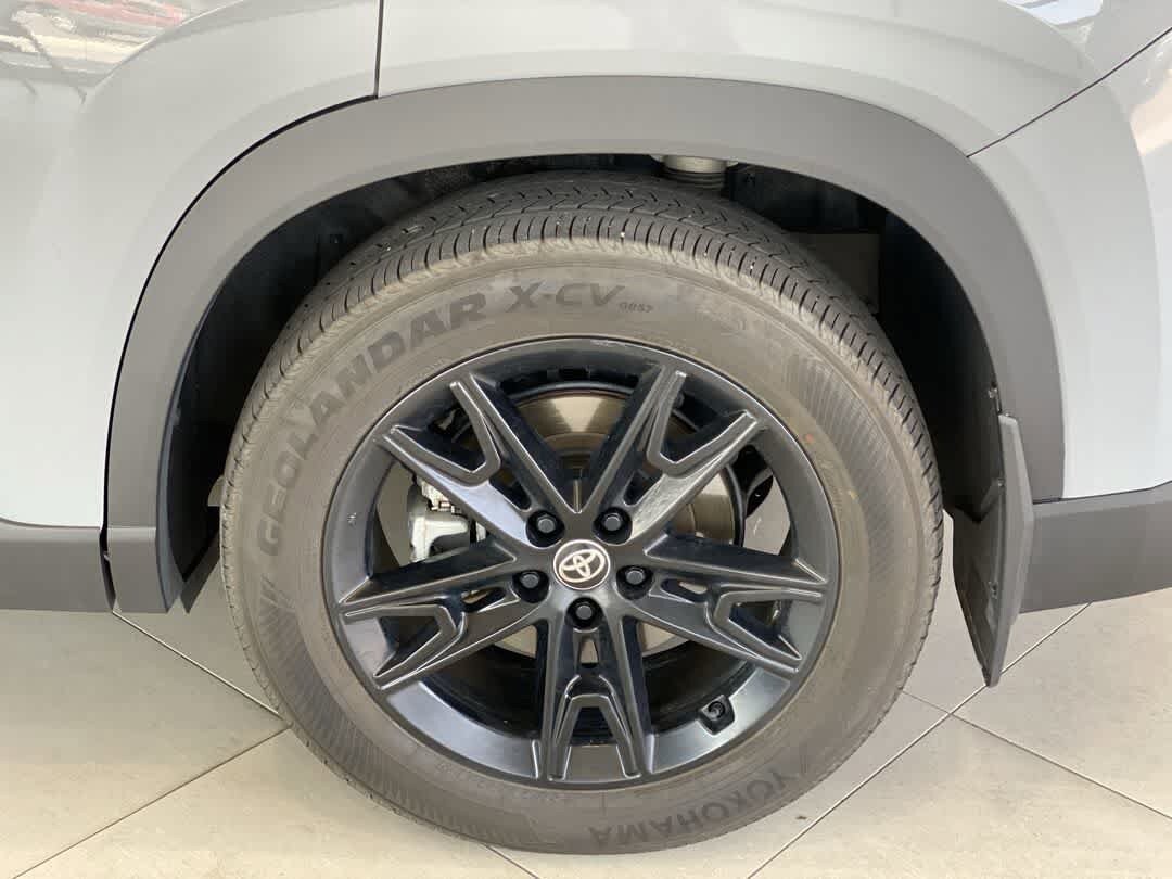 Used 2025 Toyota Grand Highlander AWD Hybrid image 13