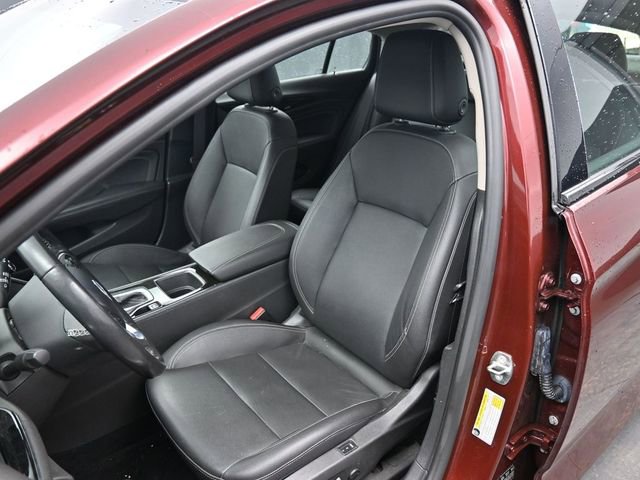 Used 2018 Buick Regal Essence w/ Driver Confidence Package #1 image 18