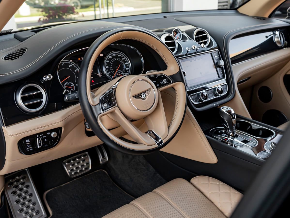 Used 2018 Bentley Bentayga image 19