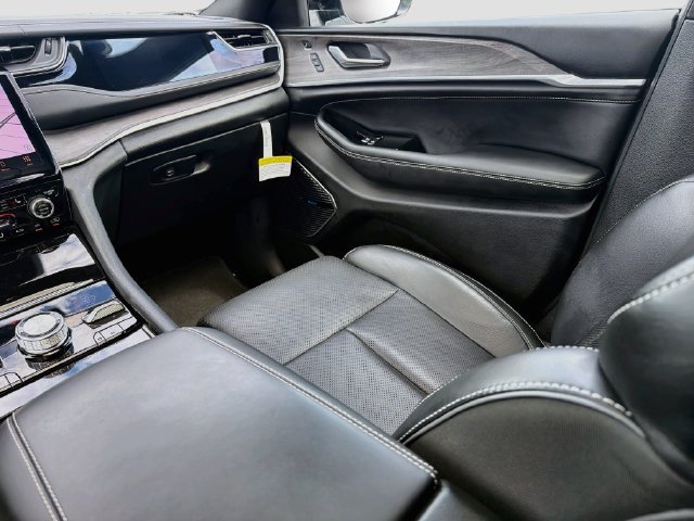 Used 2023 Jeep Grand Cherokee Overland w/ Advanced Protech Group III AWD/4WD image 26