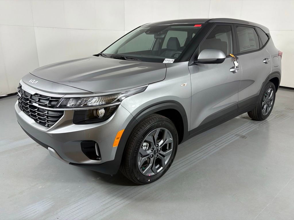 New 2026 Kia Seltos LX FWD image 4