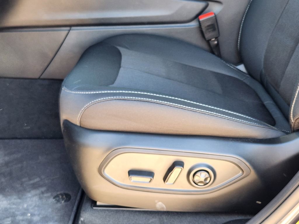 New 2026 Jeep Grand Cherokee L 2WD image 17