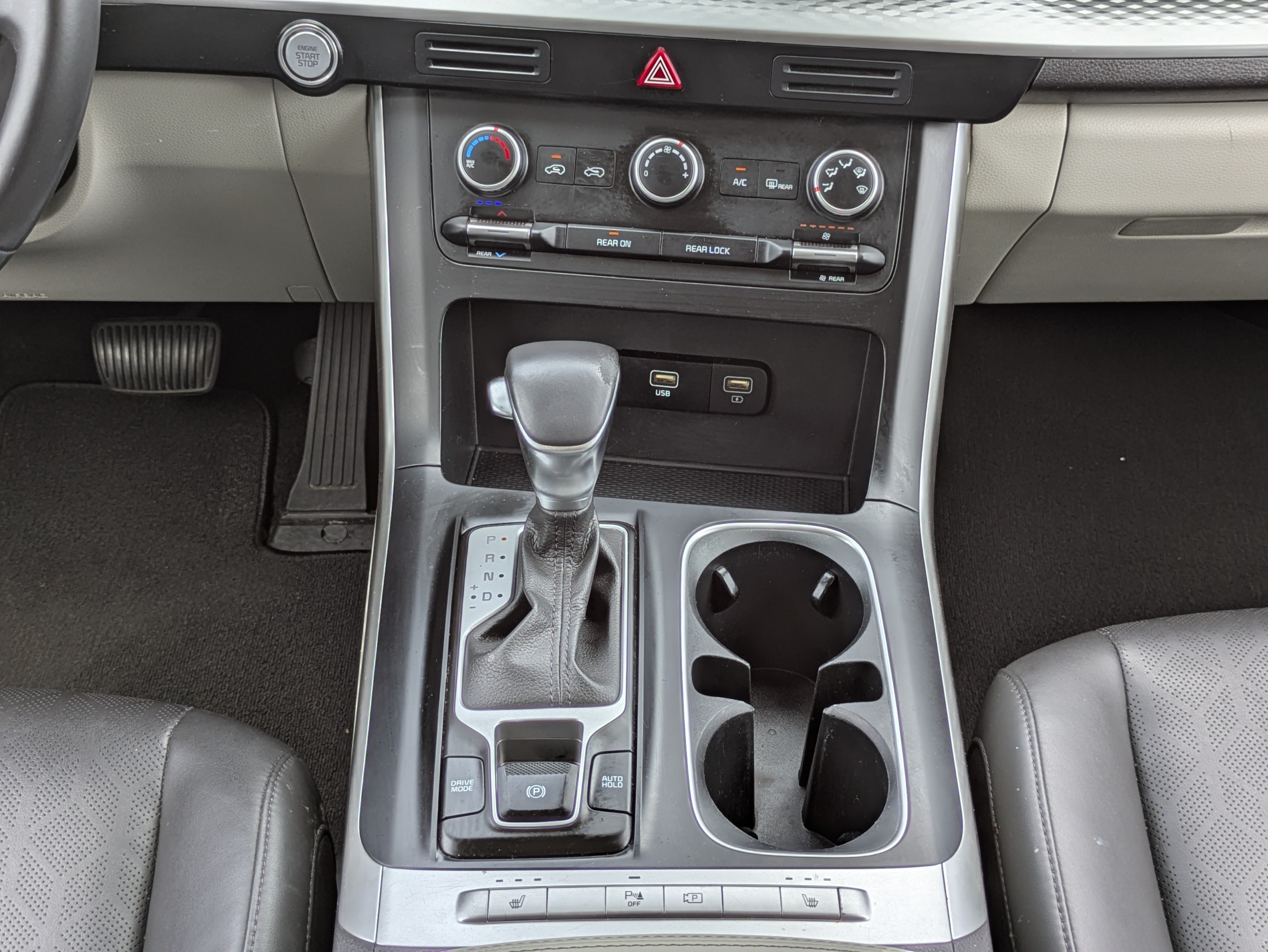 Certified 2024 Kia Carnival LX FWD image 19