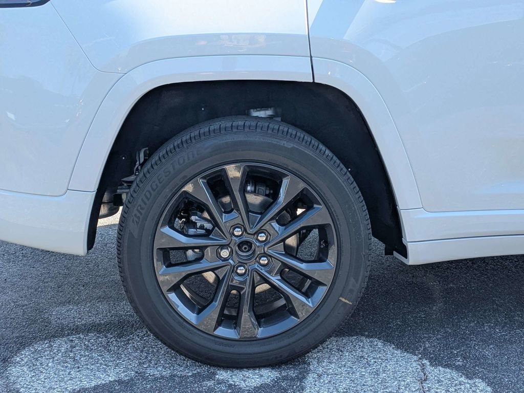 New 2026 Jeep Grand Cherokee Limited AWD/4WD image 12