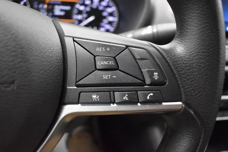 Used 2025 Nissan Sentra SV FWD image 22