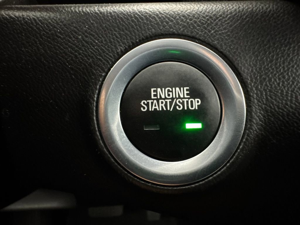 Used 2024 GMC Terrain SLT image 21