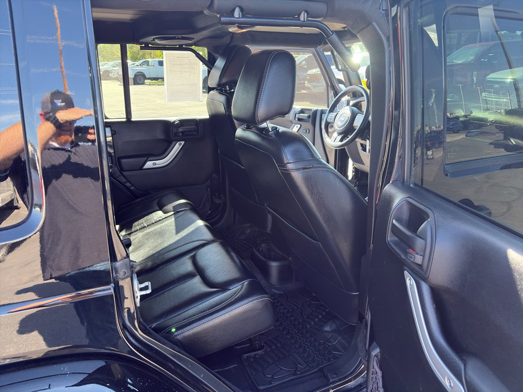 Used 2013 Jeep Wrangler Unlimited Rubicon w/ Connectivity Group AWD/4WD image 23