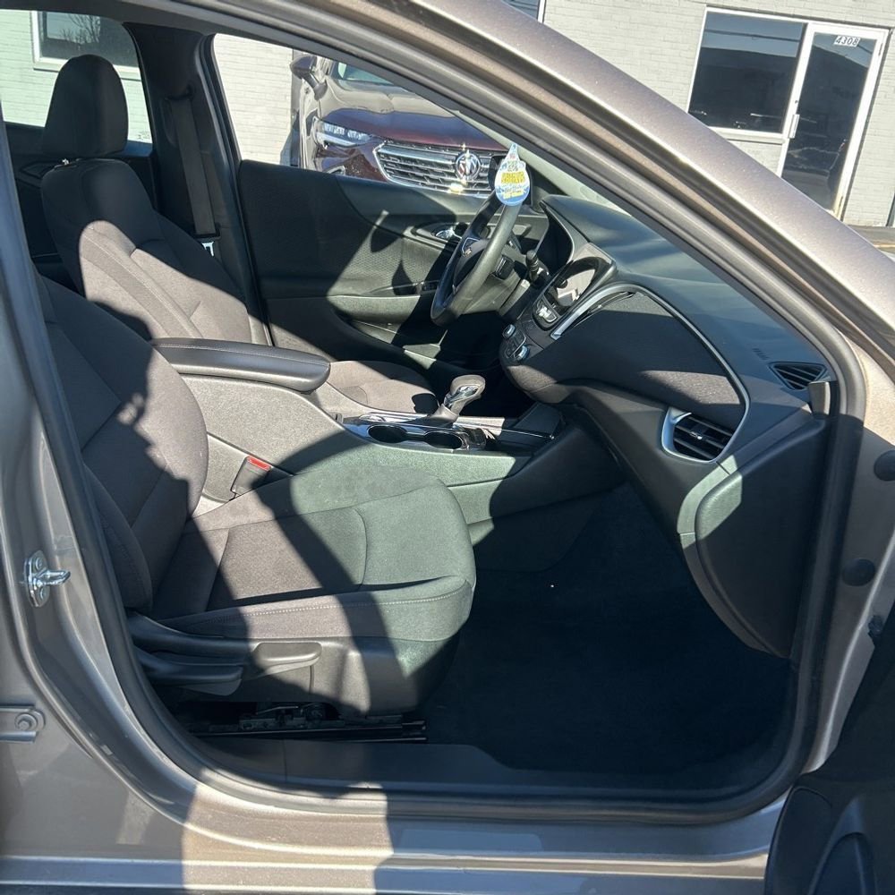 Used 2022 Chevrolet Malibu LT image 8