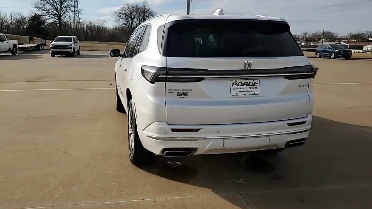 Used 2025 Buick Enclave Avenir image 7