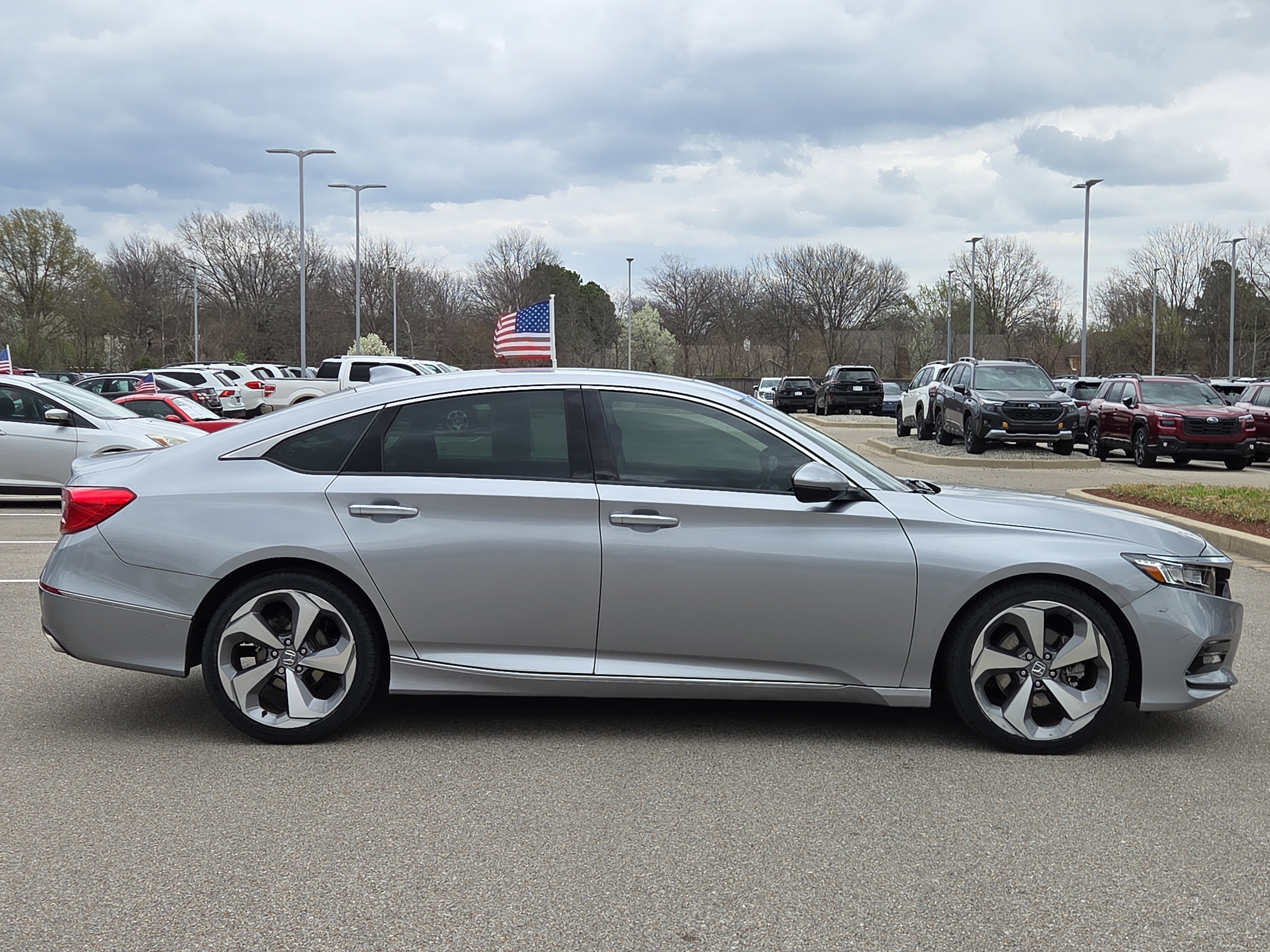Used 2020 Honda Accord Touring image 2