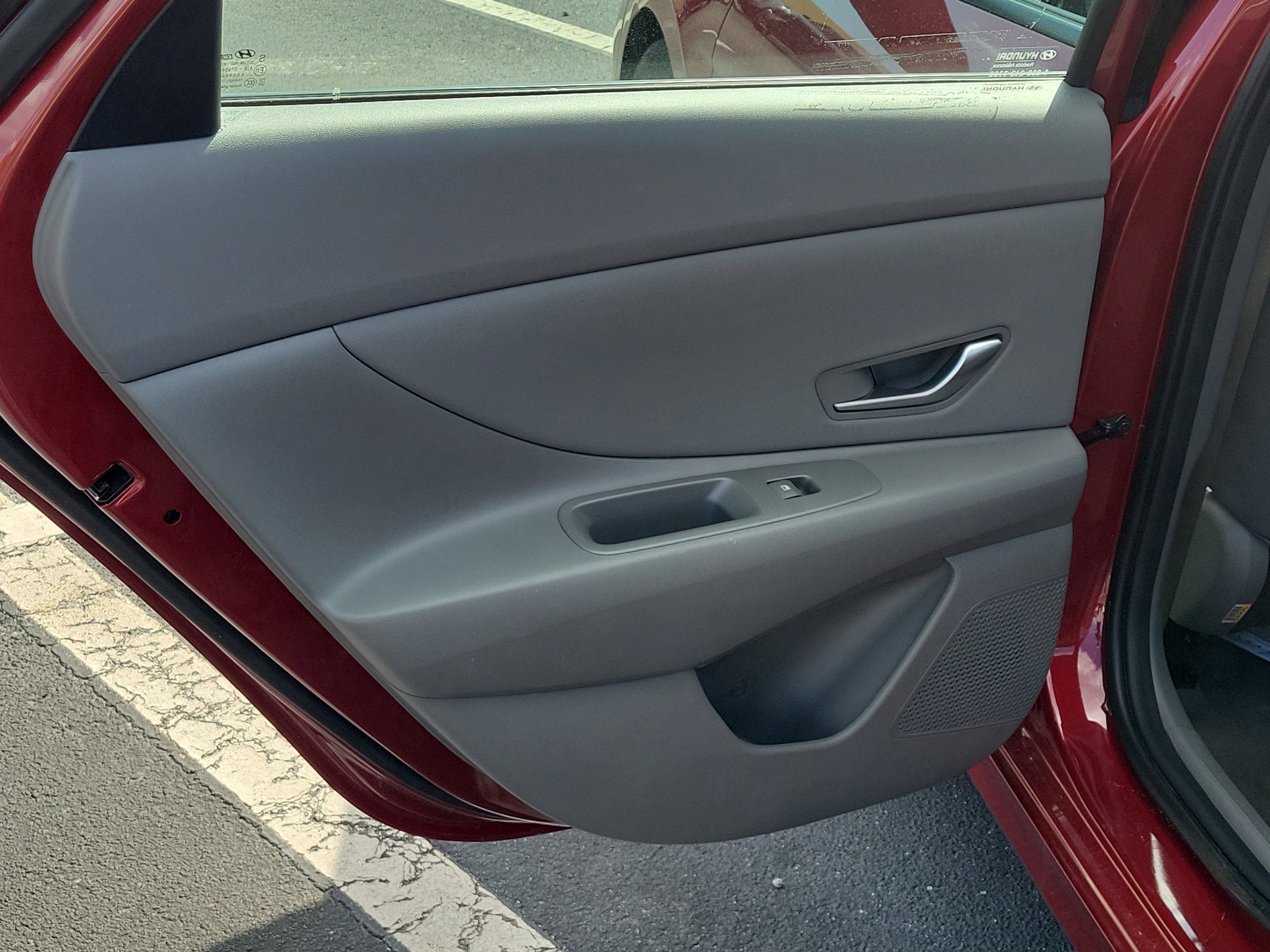 Used 2025 Hyundai Elantra Sport image 13