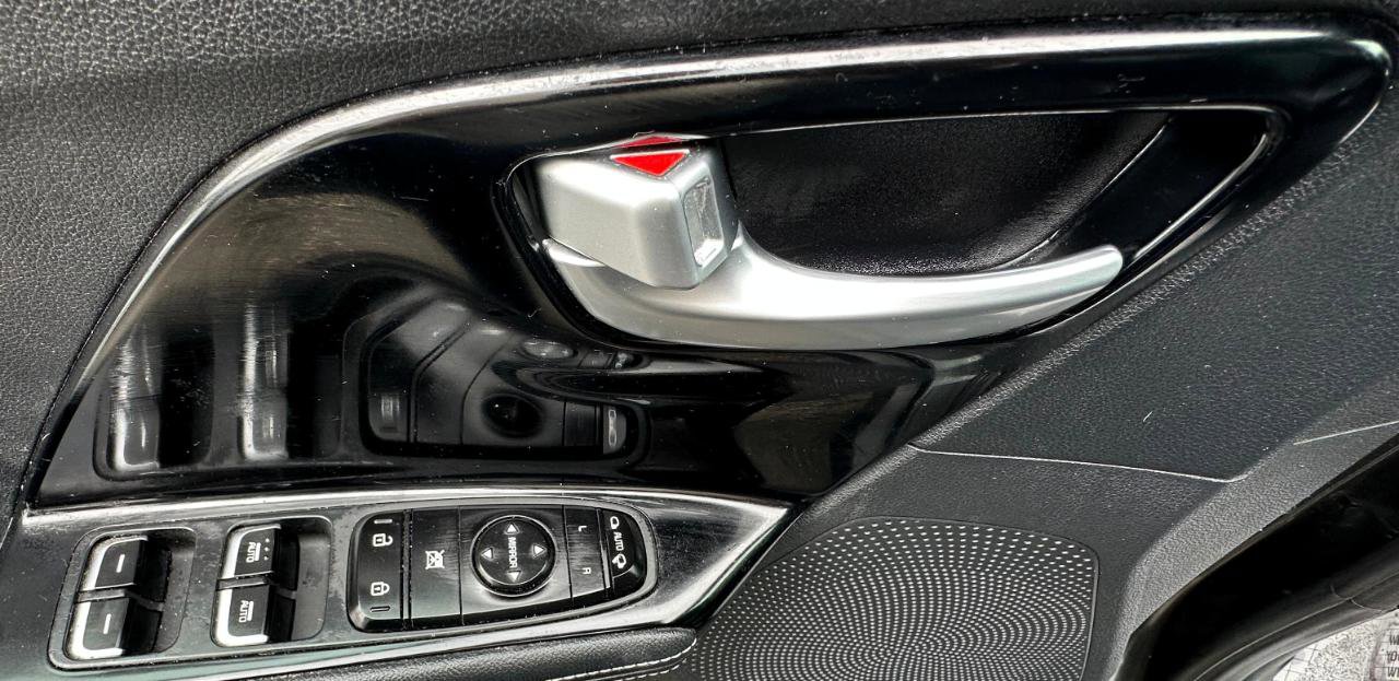 Used 2022 Kia Niro EX w/ Cold Weather Package FWD image 25