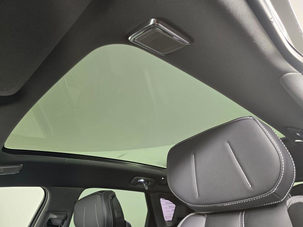 New 2026 Cadillac Optiq Luxury 1 image 27