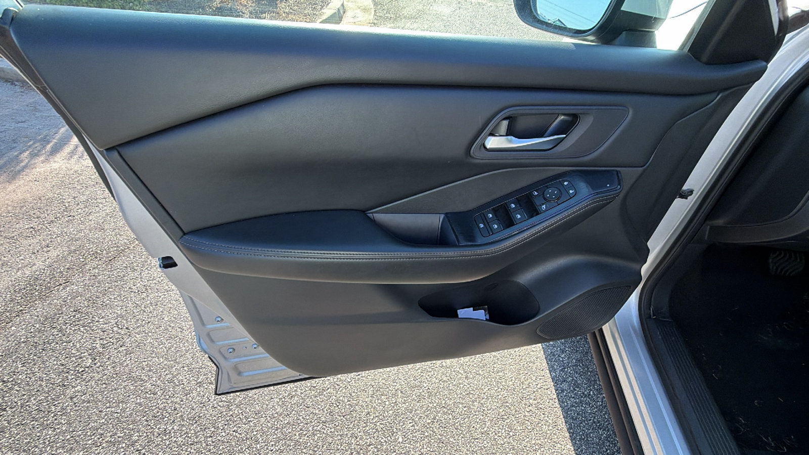 Used 2024 Nissan Rogue SV AWD/4WD image 14